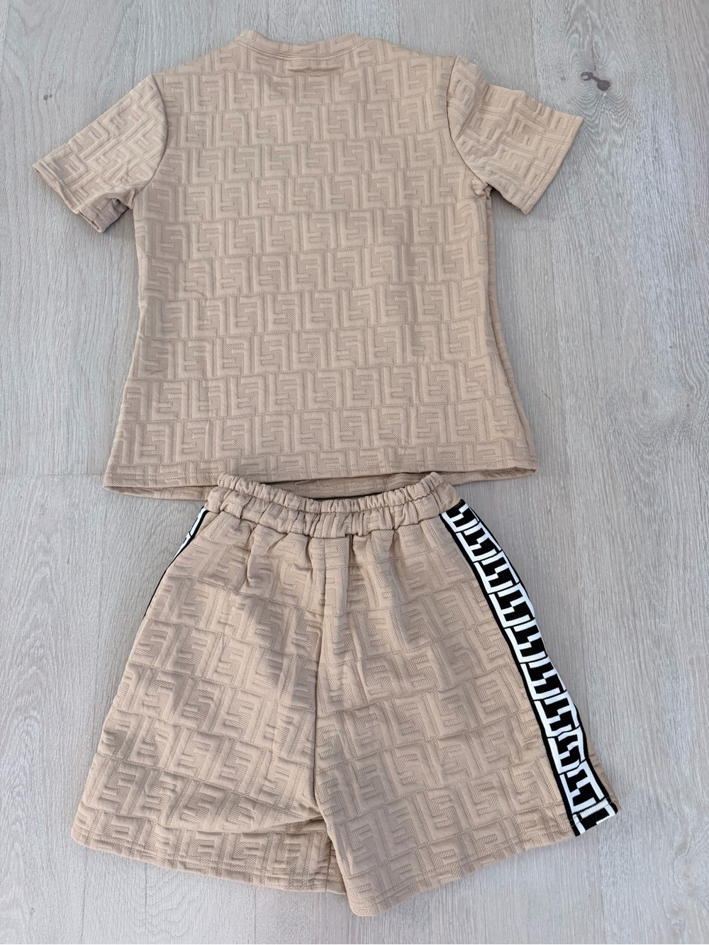 Fendi Beige Embossed Logo Short Set size S - Picture 11 of 13